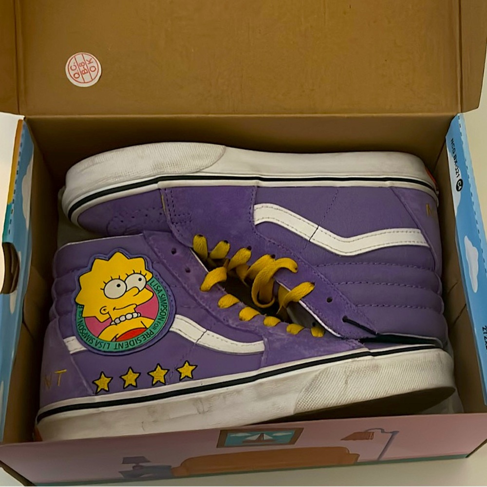 VANS HIGH-RISE 
LISA SIMPSON FOR PRESIDENT